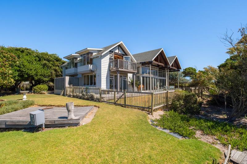 6 Bedroom Property for Sale in Lake Michelle Western Cape